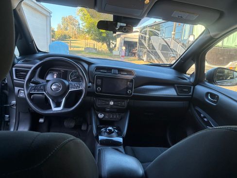 Used 2021 Nissan Leaf SV image 10