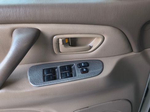 Used 2001 Toyota Sequoia Limited image 11