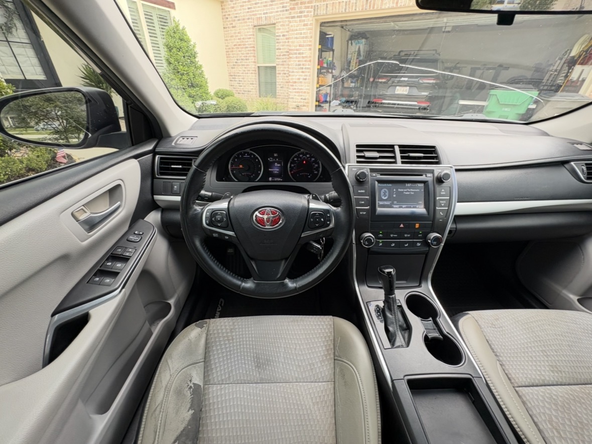 Used 2015 Toyota Camry SE w/ Moonroof Package FWD image 12