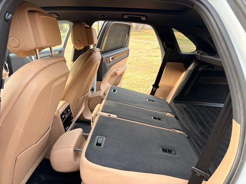Used 2023 Porsche Cayenne image 19