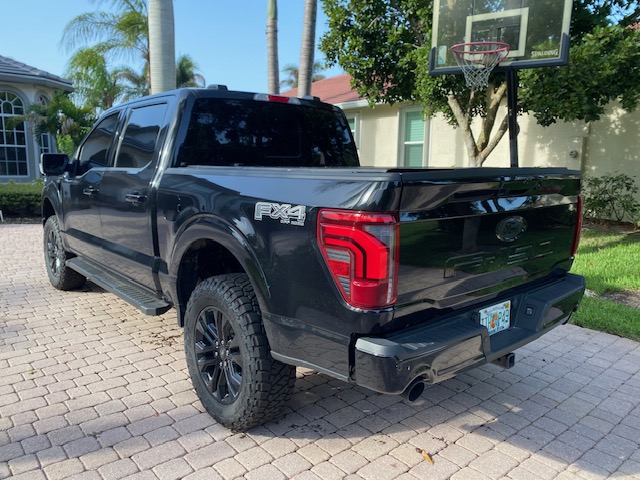 Used 2025 Ford F150 Lariat w/ Equipment Group 501A Mid AWD/4WD image 4