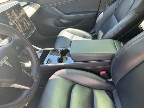 Used 2019 Tesla Model 3 Mid Range RWD image 9
