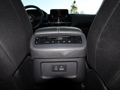 Used 2022 Nissan Pathfinder SV image 20