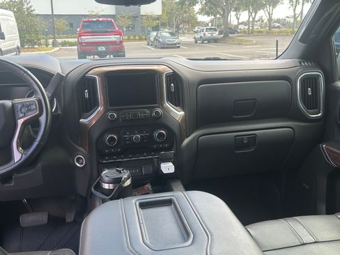 Used 2019 Chevrolet Silverado 1500 High Country w/ Technology Package image 9