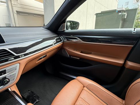 Used 2017 BMW 750i xDrive image 18