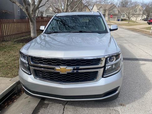 Used 2017 Chevrolet Suburban LT image 2