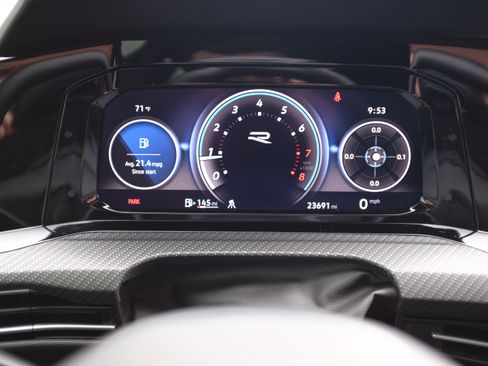 Used 2024 Volkswagen Golf R image 16