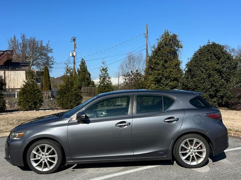 Used 2013 Lexus CT 200h image 2