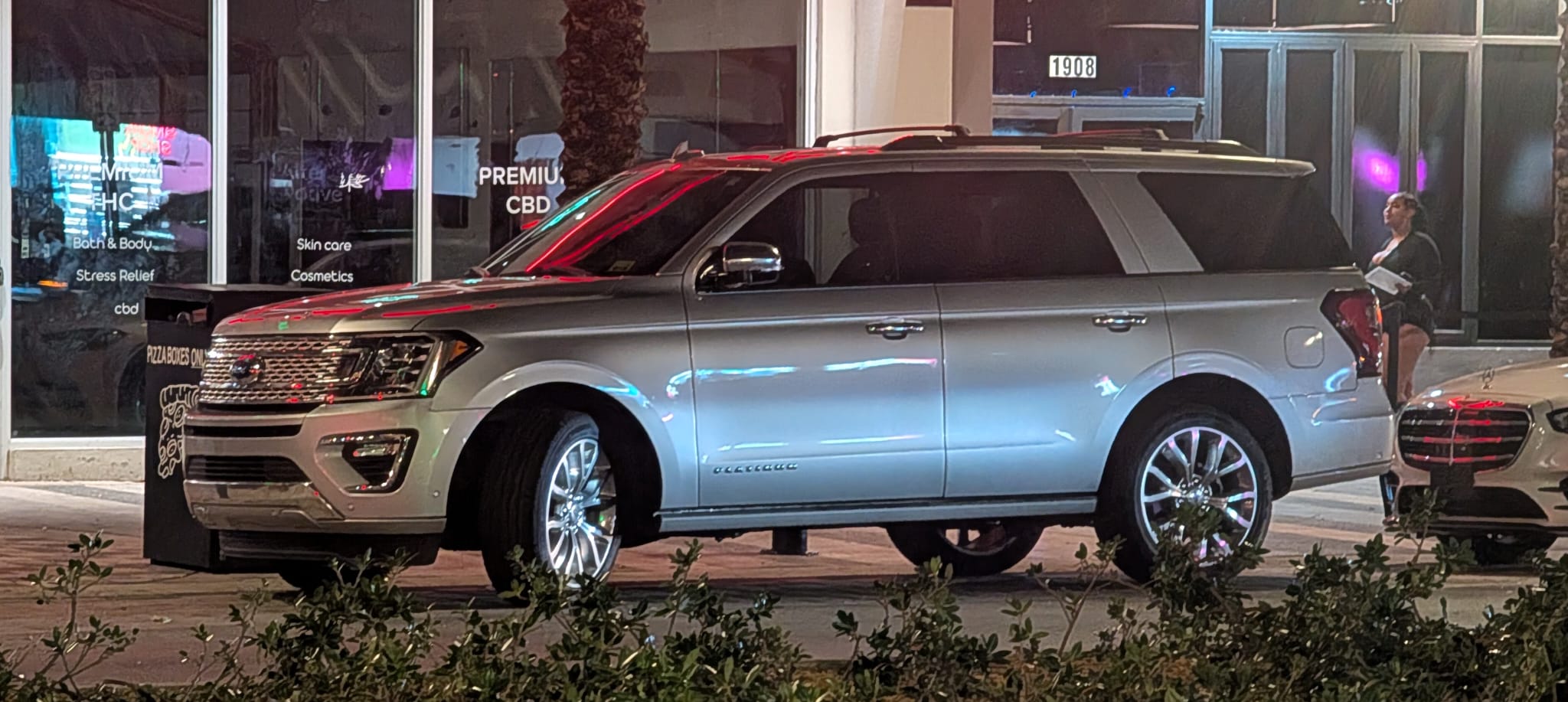 Used 2019 Ford Expedition Platinum RWD image 2