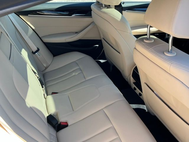 Used 2018 BMW 530e RWD image 11