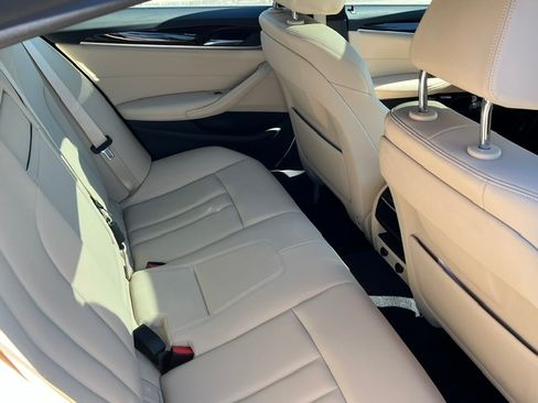 Used 2018 BMW 530e RWD image 11