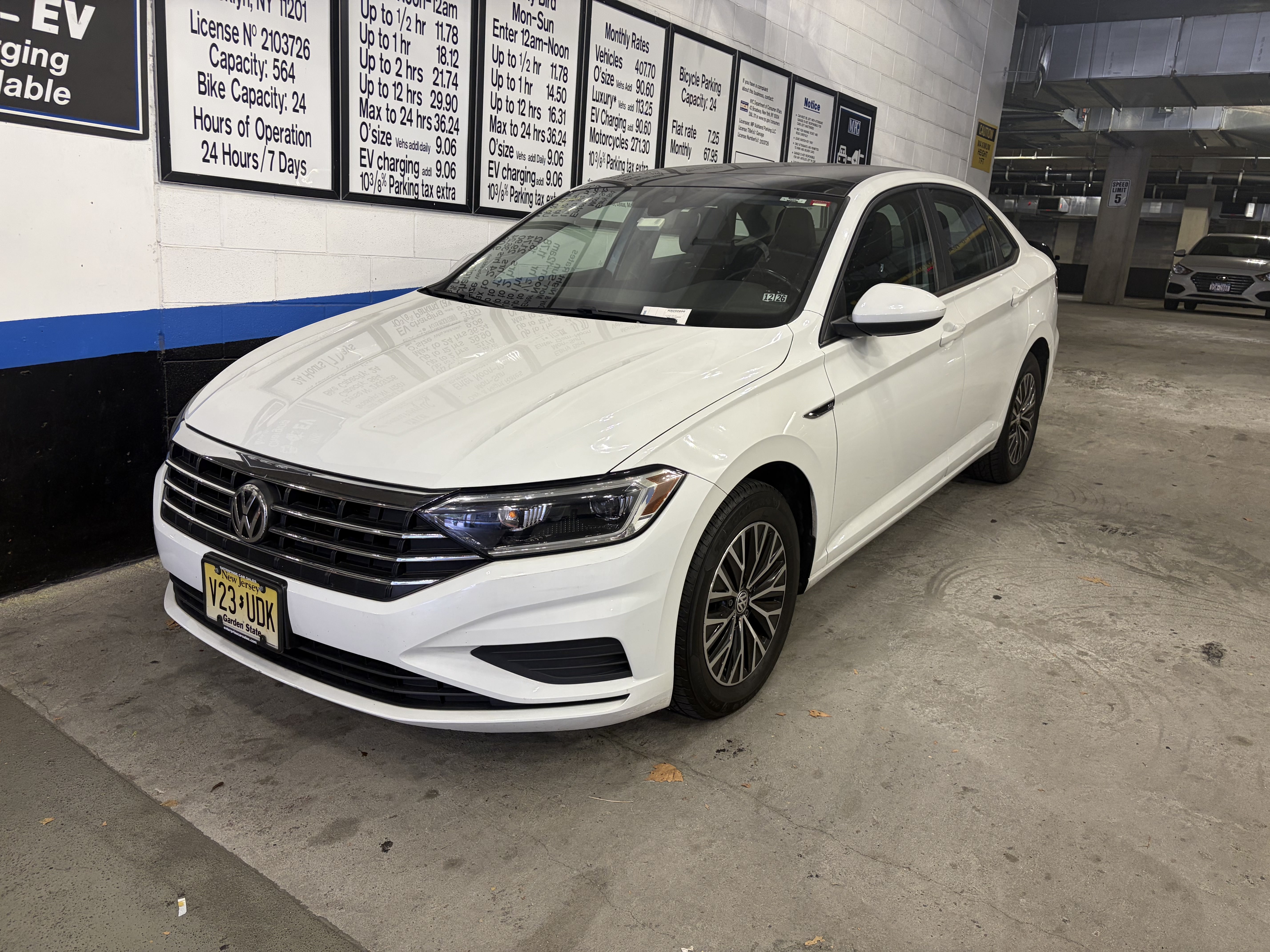 Used 2019 Volkswagen Jetta SEL FWD image 1