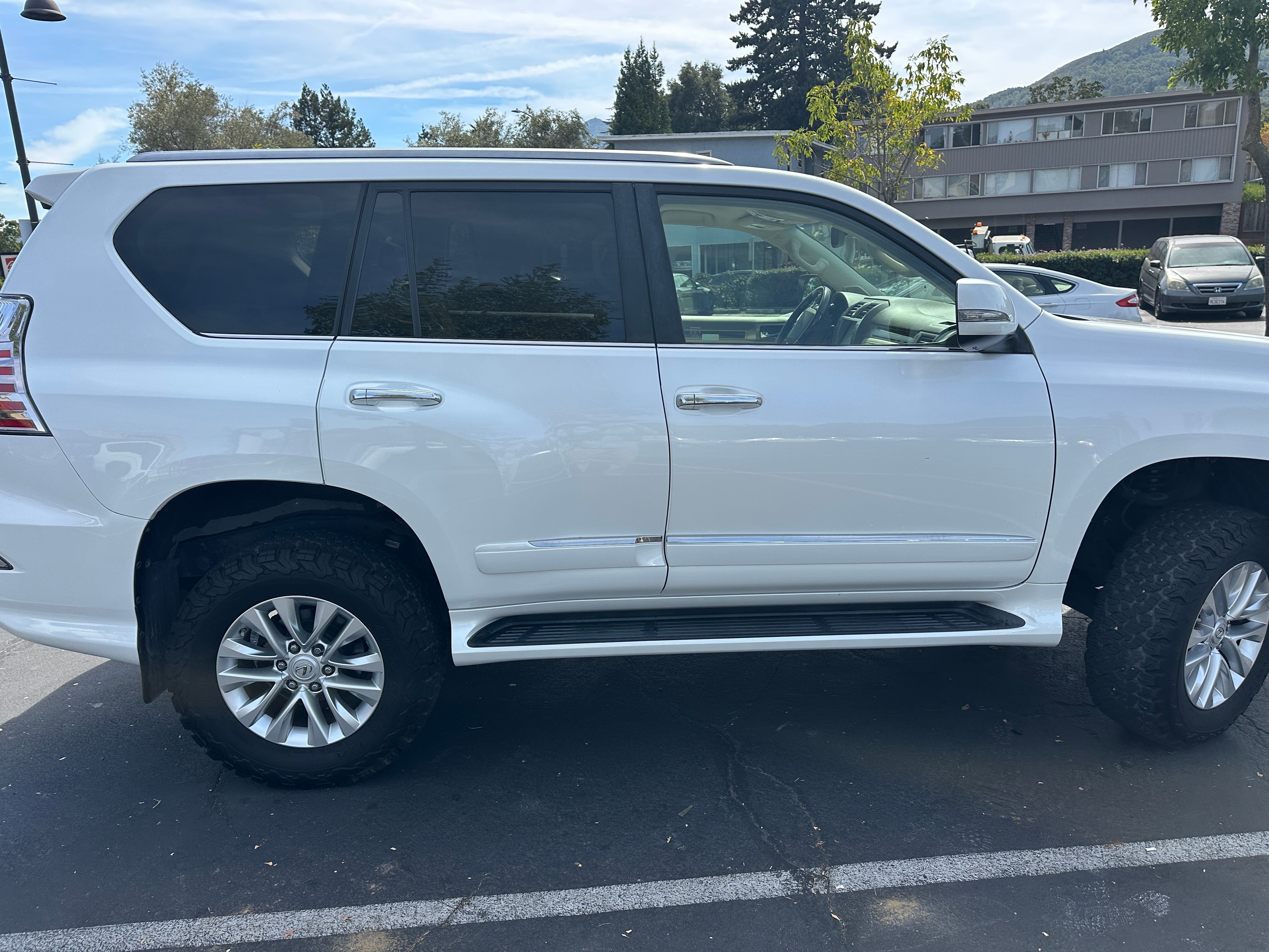 Used 2018 Lexus GX 460 Premium w/ Premium Package AWD/4WD image 2