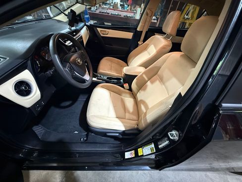 Used 2018 Toyota Corolla LE FWD image 13