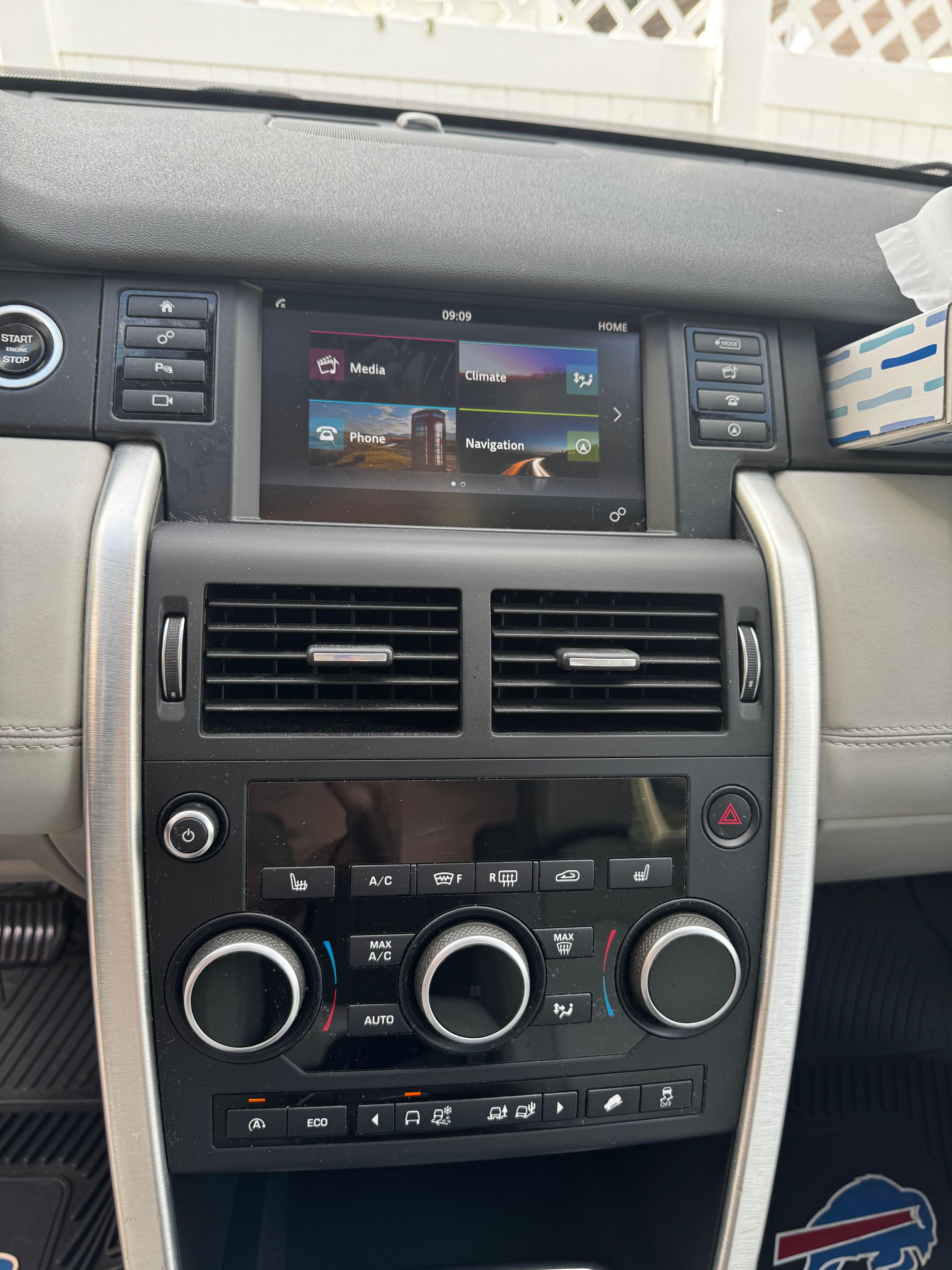 Used 2016 Land Rover Discovery Sport SE AWD/4WD image 11