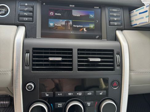 Used 2016 Land Rover Discovery Sport SE AWD/4WD image 11