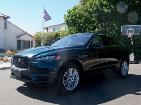 Used 2017 Jaguar F-PACE Prestige image 4