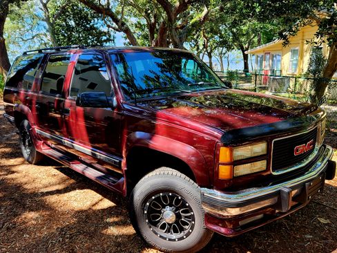 Used 1994 GMC Suburban 2500 image 9