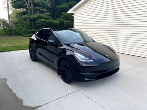Used 2021 Tesla Model Y Long Range image 1