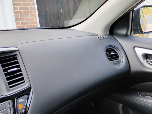 Used 2017 Nissan Pathfinder S image 23