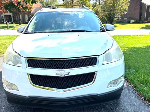 Used 2009 Chevrolet Traverse LT image 2