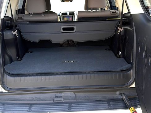 Used 2020 Lexus GX 460 Premium image 14