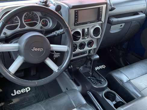Used 2010 Jeep Wrangler Unlimited Sahara w/ Dual Top Group AWD/4WD image 5