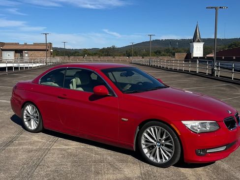Used 2011 BMW 335i Convertible image 11