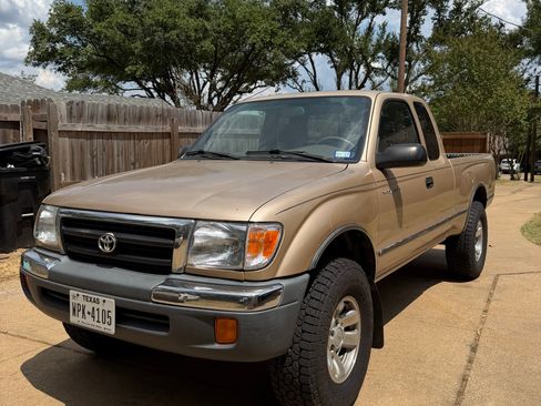 Used 2000 Toyota Tacoma PreRunner w/ Value Pkg RWD image 2