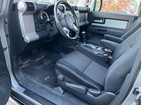 Used 2009 Toyota FJ Cruiser 4WD image 6