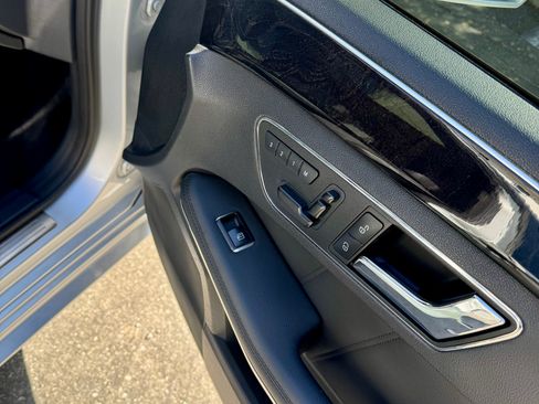 Used 2011 Mercedes-Benz E 550 Sedan image 19