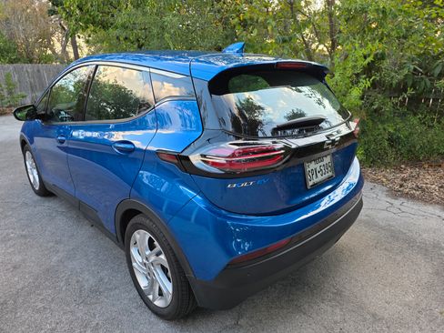 Used 2023 Chevrolet Bolt LT image 4
