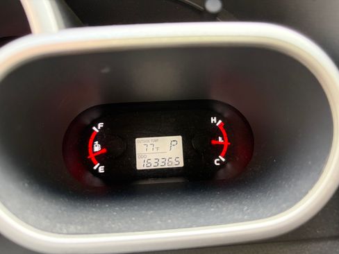 Used 2009 Pontiac Vibe GT FWD image 13