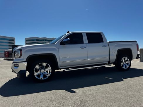 Used 2017 GMC Sierra 1500 SLT image 2