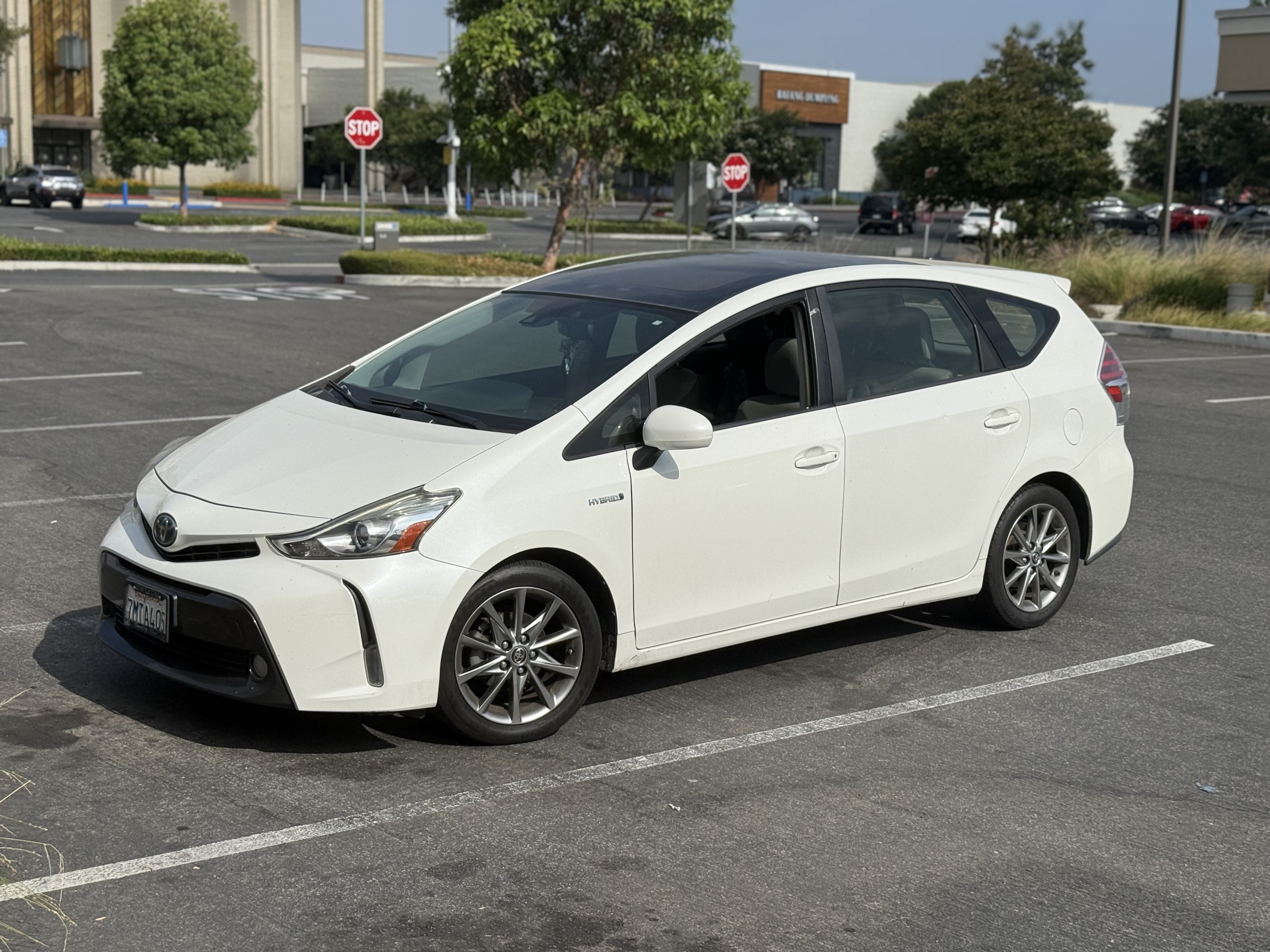 Used 2015 Toyota Prius V Five w/ Advanced Technology Package FWD image 2
