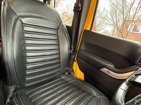 Used 2015 Jeep Wrangler Unlimited Rubicon w/ Connectivity Group image 23