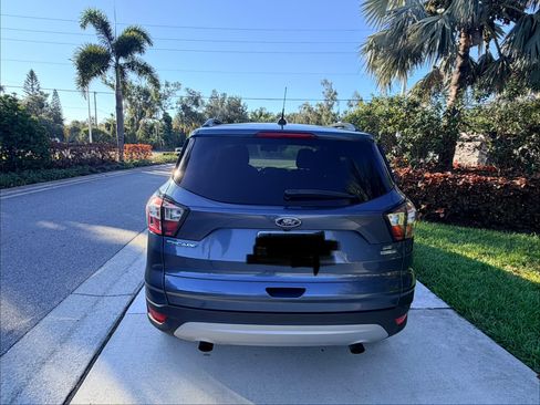 Used 2018 Ford Escape SE image 2