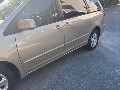 Used 2010 Toyota Sienna XLE Limited image 11