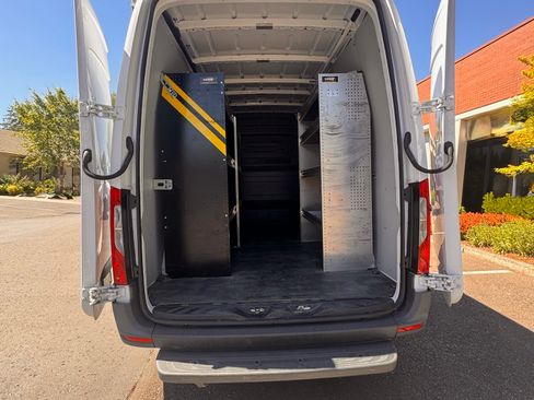 Used 2019 Mercedes-Benz Sprinter 2500 image 8