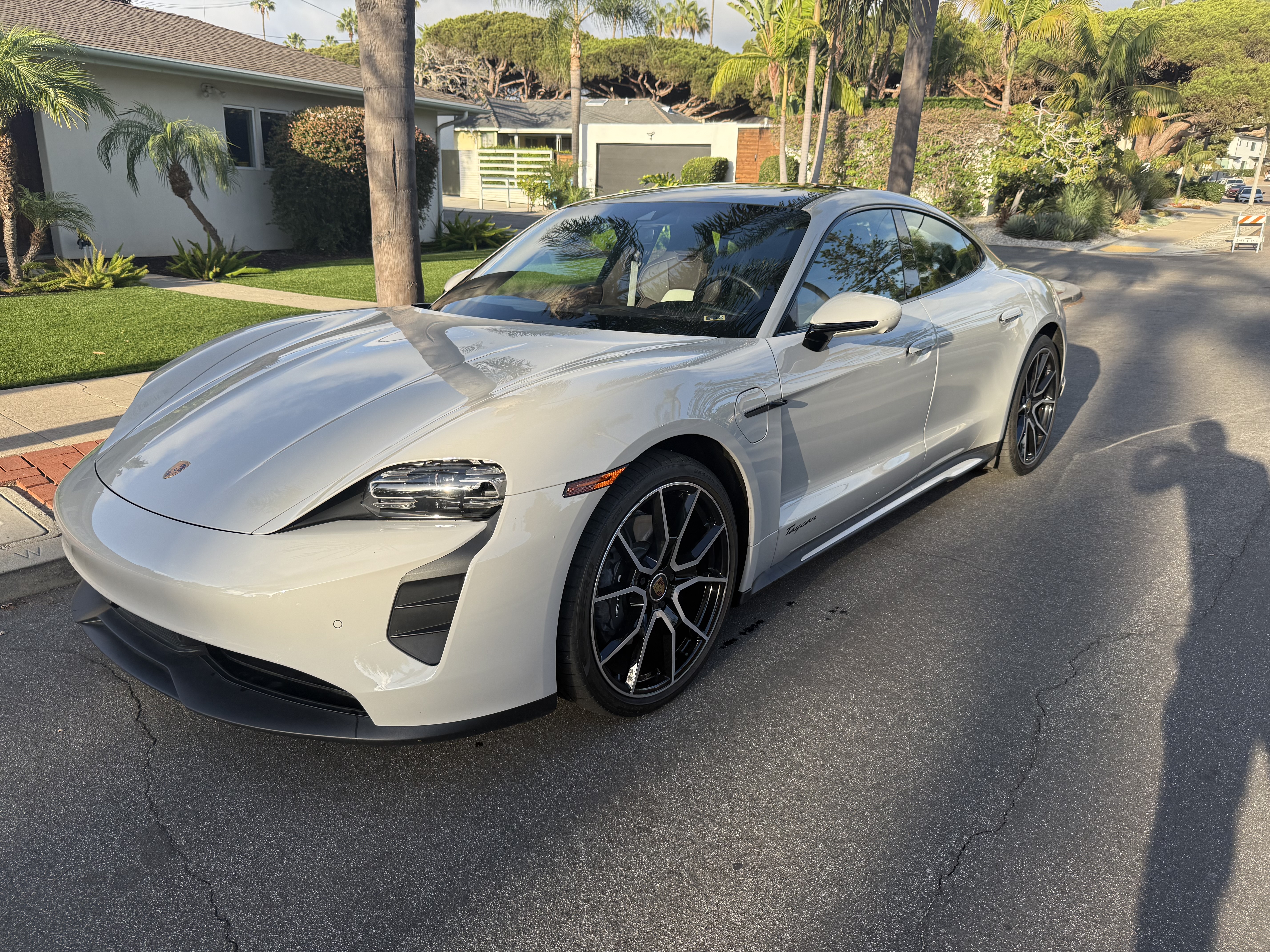 Used 2022 Porsche Taycan RWD image 9