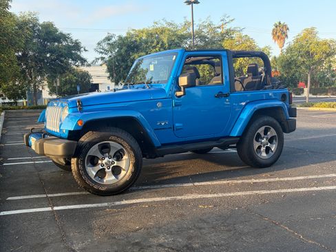 Used 2016 Jeep Wrangler Sahara w/ Connectivity Group AWD/4WD image 2