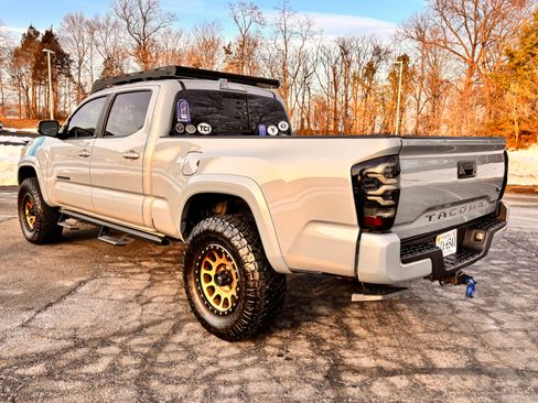 Used 2019 Toyota Tacoma TRD Sport image 5