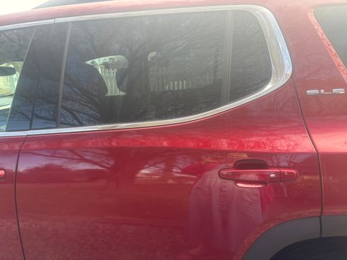 Used 2023 GMC Acadia SLE w/ Driver Convenience Package image 13