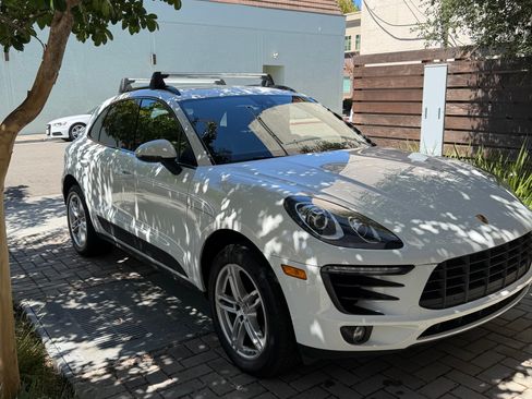 Used 2017 Porsche Macan AWD/4WD image 2