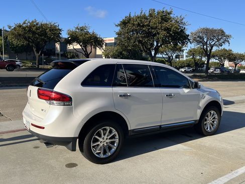 Used 2013 Lincoln MKX FWD image 10