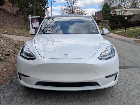 Used 2020 Tesla Model Y Long Range image 1
