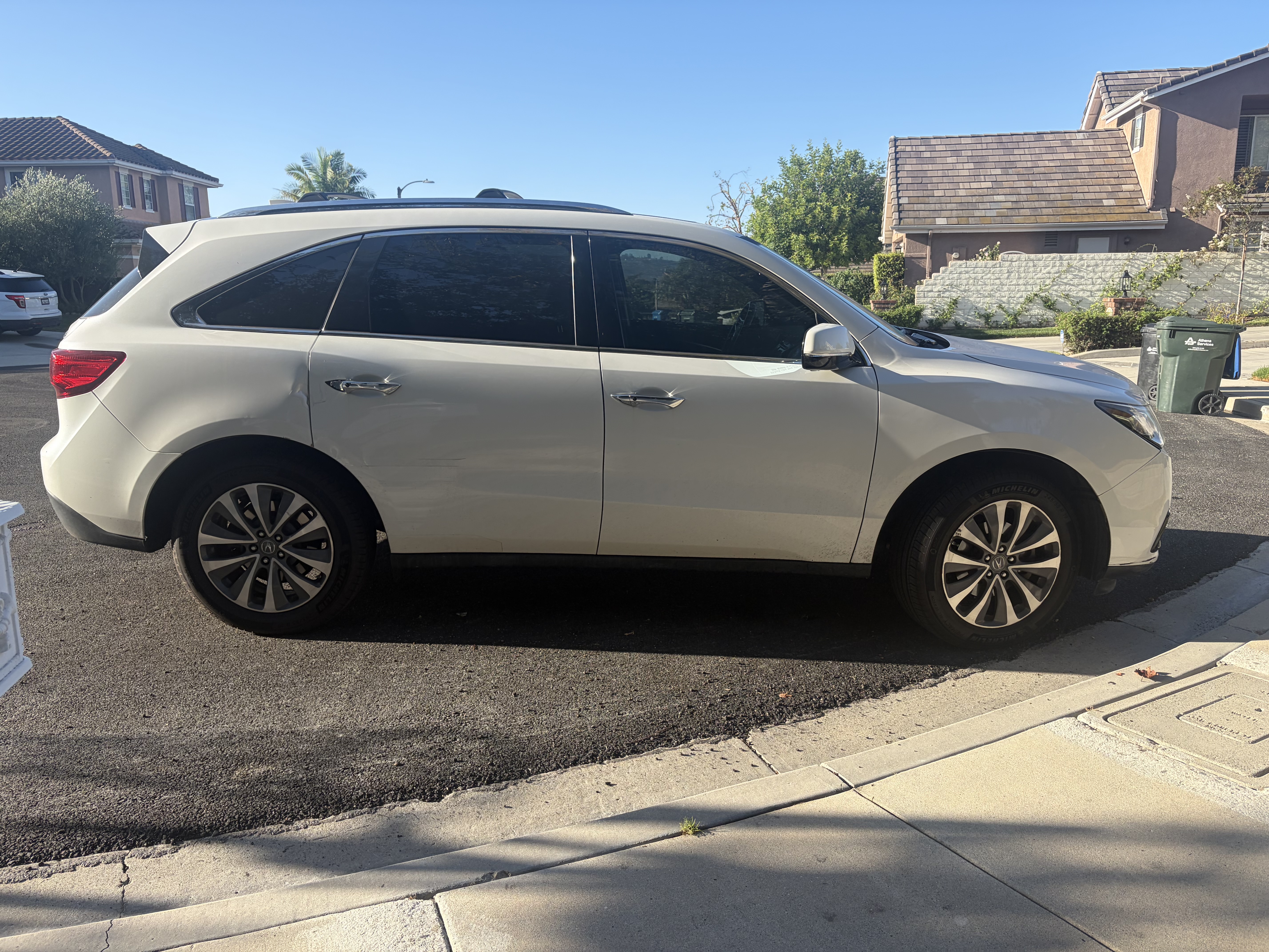 Used 2016 Acura MDX w/ Technology Package FWD image 2