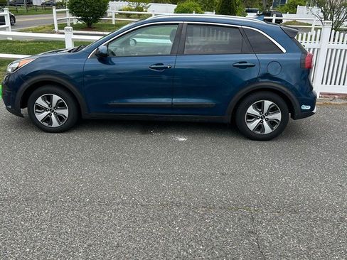 Used 2018 Kia Niro LX FWD image 11