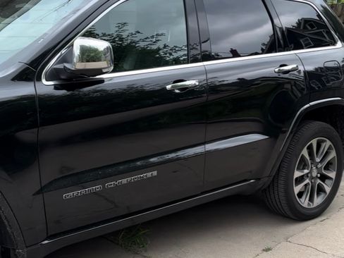 Used 2018 Jeep Grand Cherokee Overland image 2