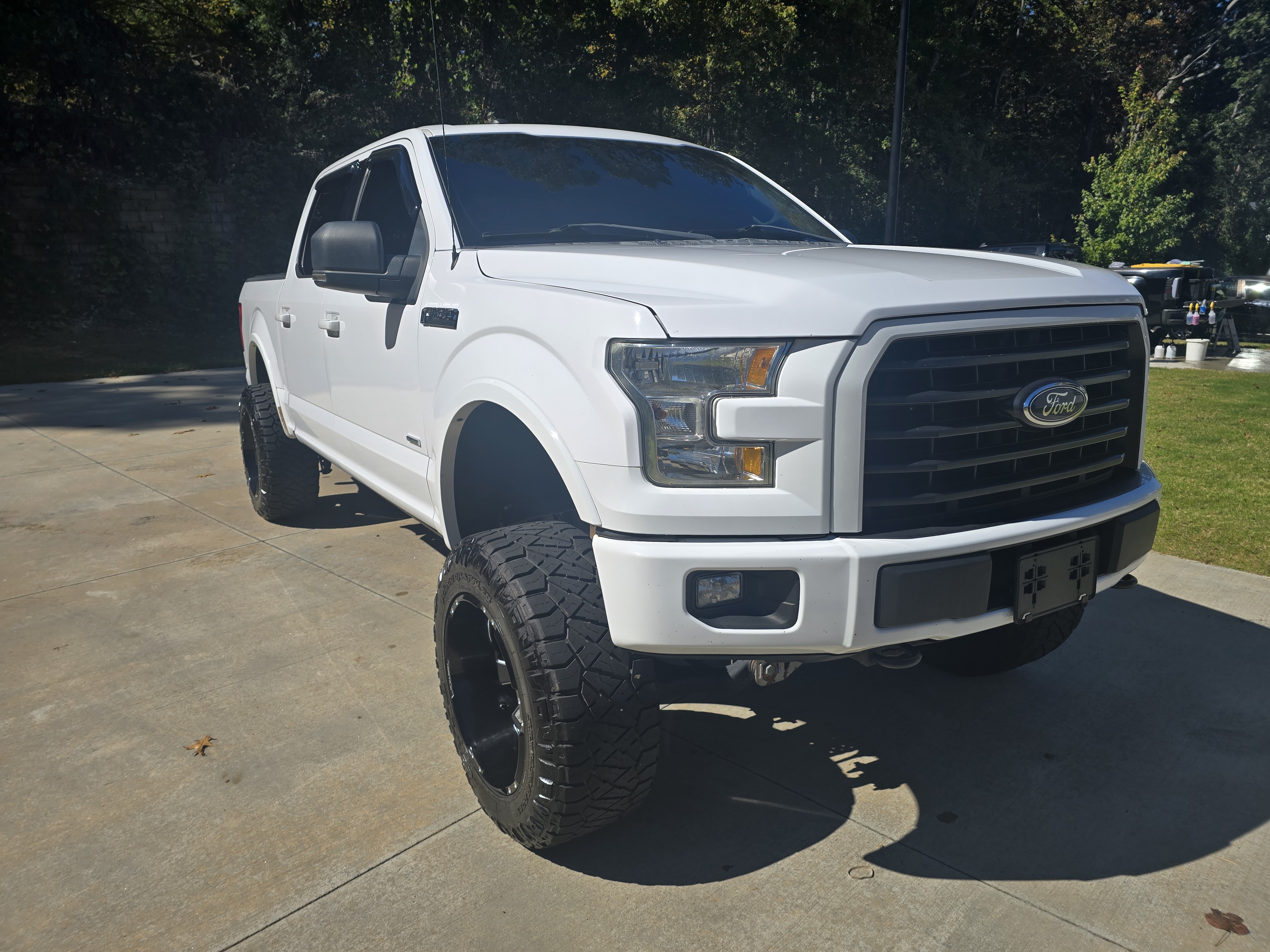 Used 2016 Ford F150 XLT w/ Equipment Group 302A Luxury AWD/4WD image 13